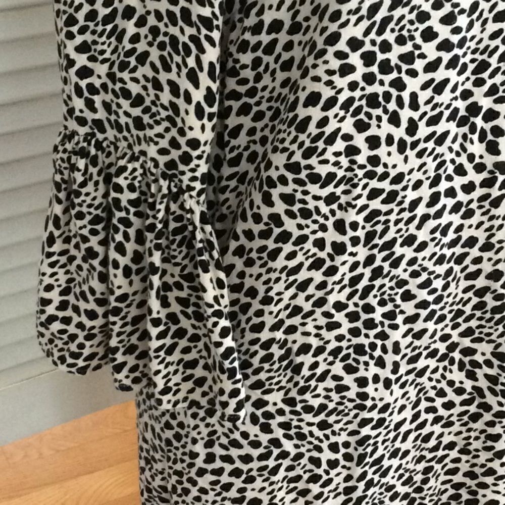Leopard print shift dress with flutter sleeves 4 - image 2